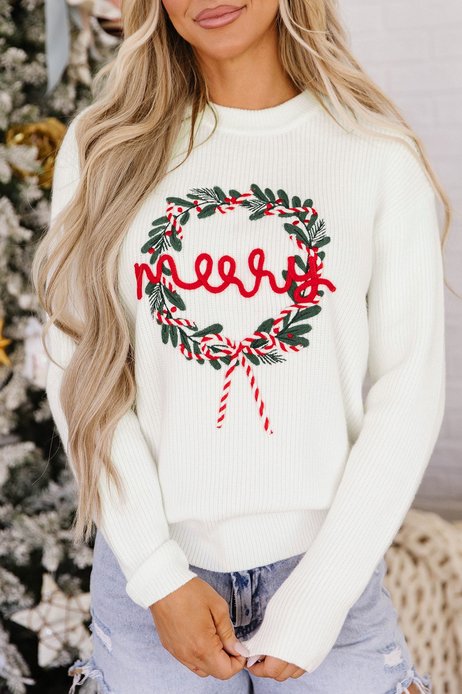 White Christmas Wreath Pattern Round Neck Casual Sweater
