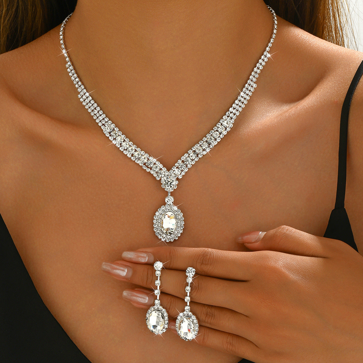 Cross-Border Dropshipping New Exquisite Claw Chain Rhinestone Earrings Necklace Set Elegant Round Water Drop Full Diamond Clavicle Jewelry