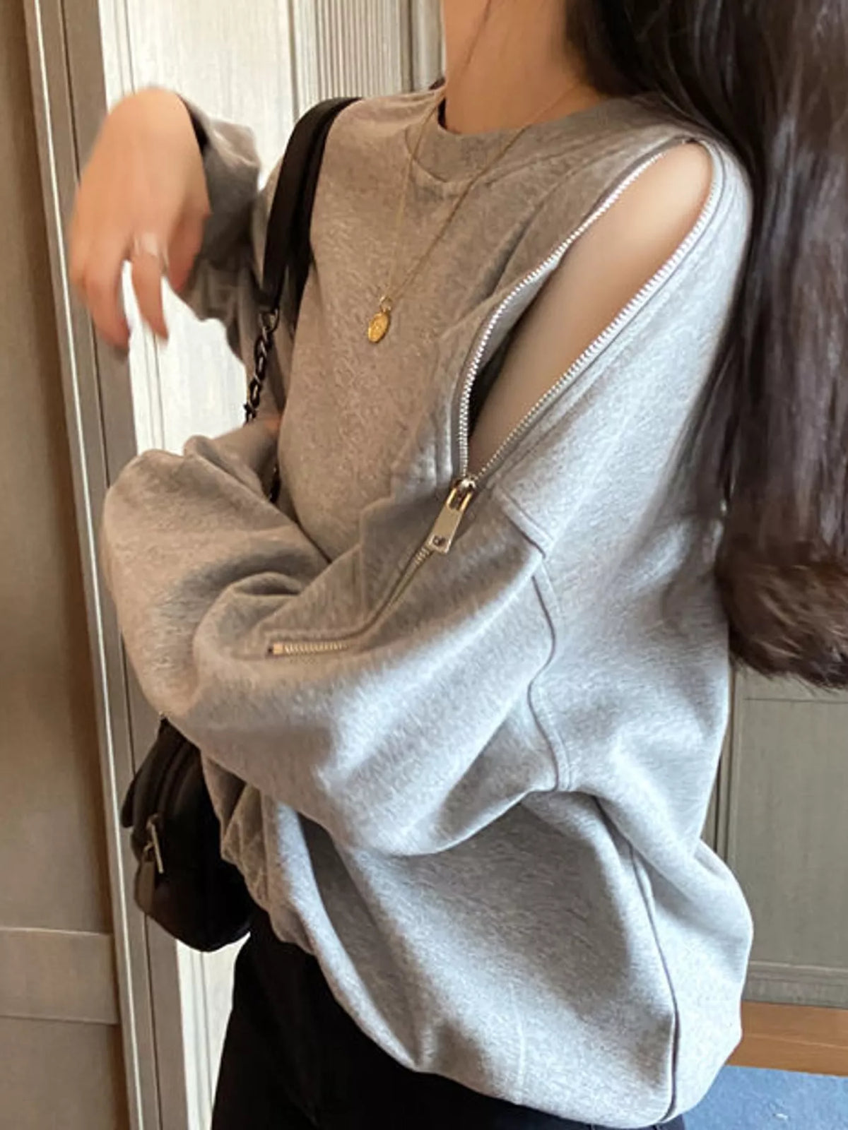 Cold-Shoulder Zipper Detail Sweatshirt