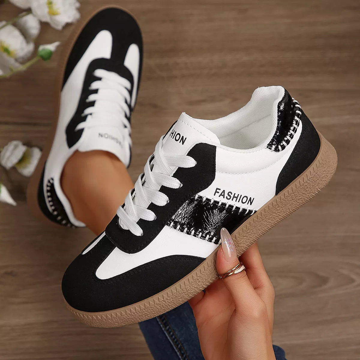 Lace-Up Flats Sneakers