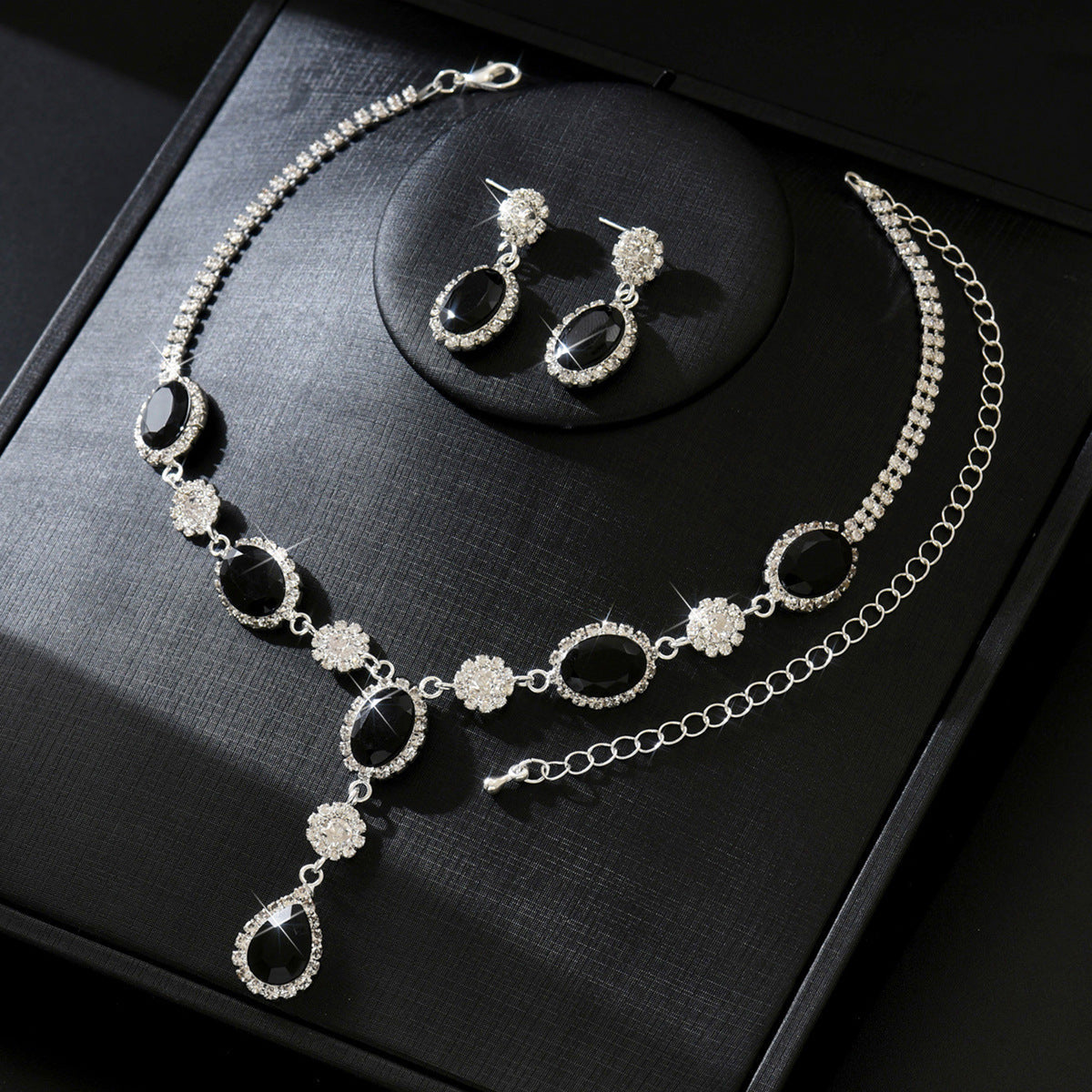 2026 Hot New Luxury Shiny Water Drop Necklace Earrings Suit High-grade All-match Bridal Jewelry Wholesale