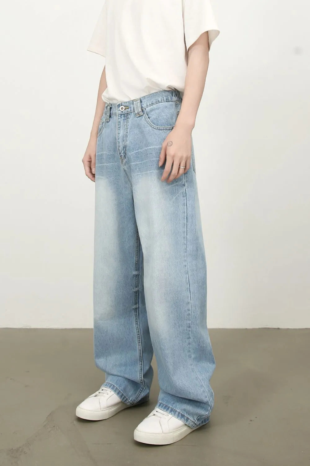 Men's Mid Rise Wide Leg Jeans with Pockets