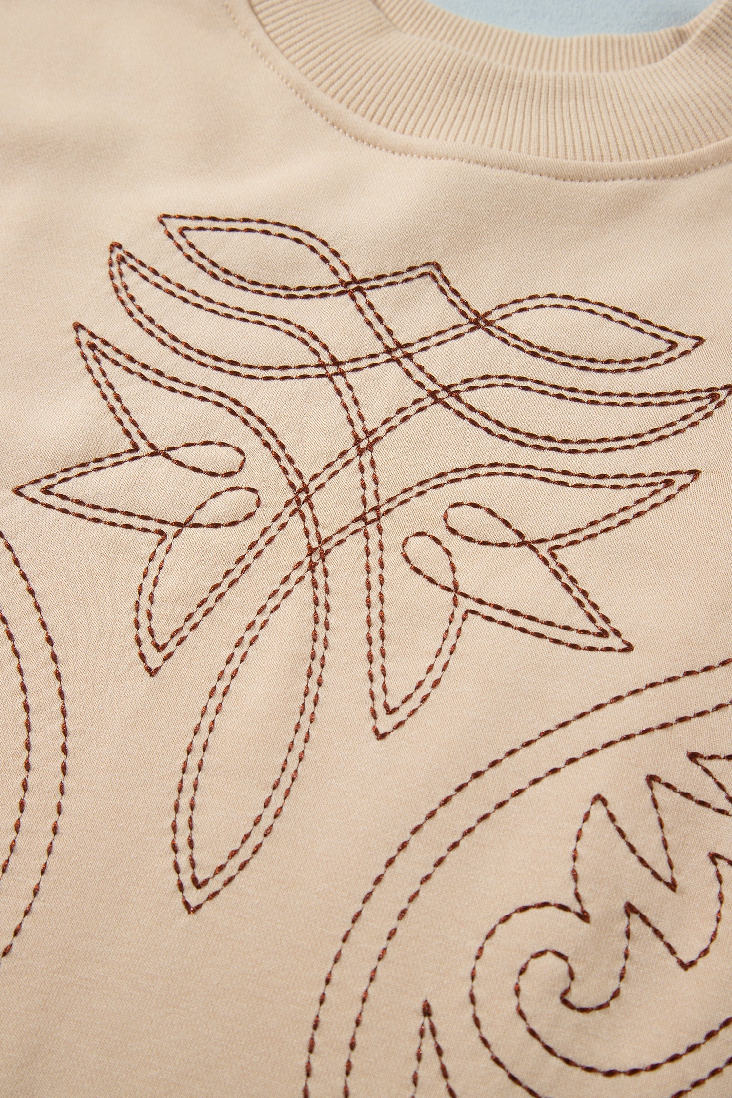 Light French Beige Western Embroidery Round Neck Pullover Long Sleeve Sweatshirt