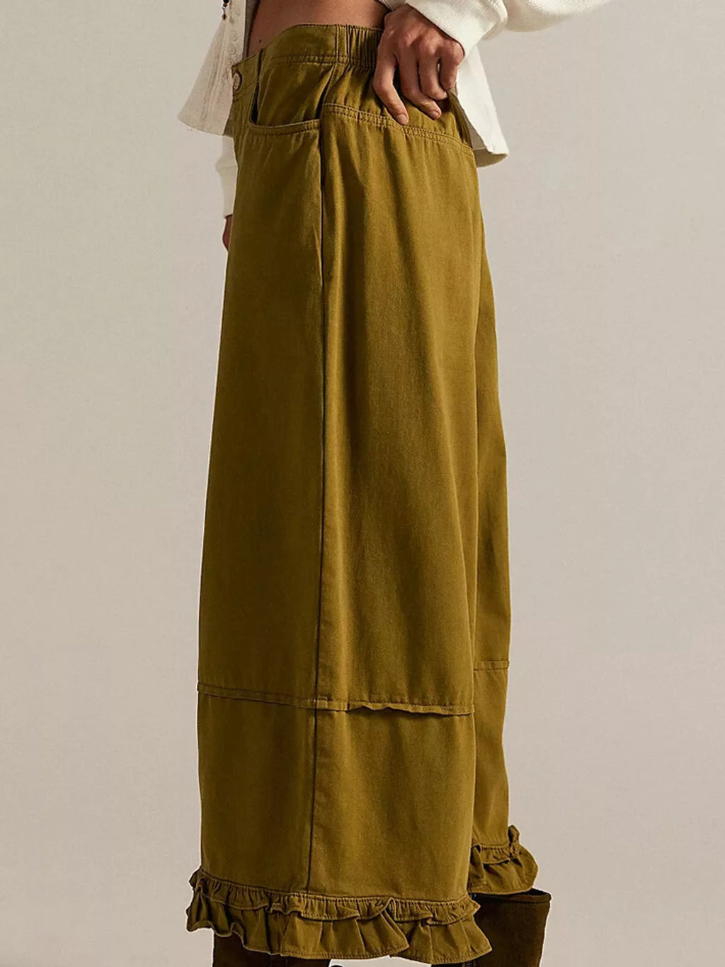 Wide-Leg Ruffle Hem Jeans