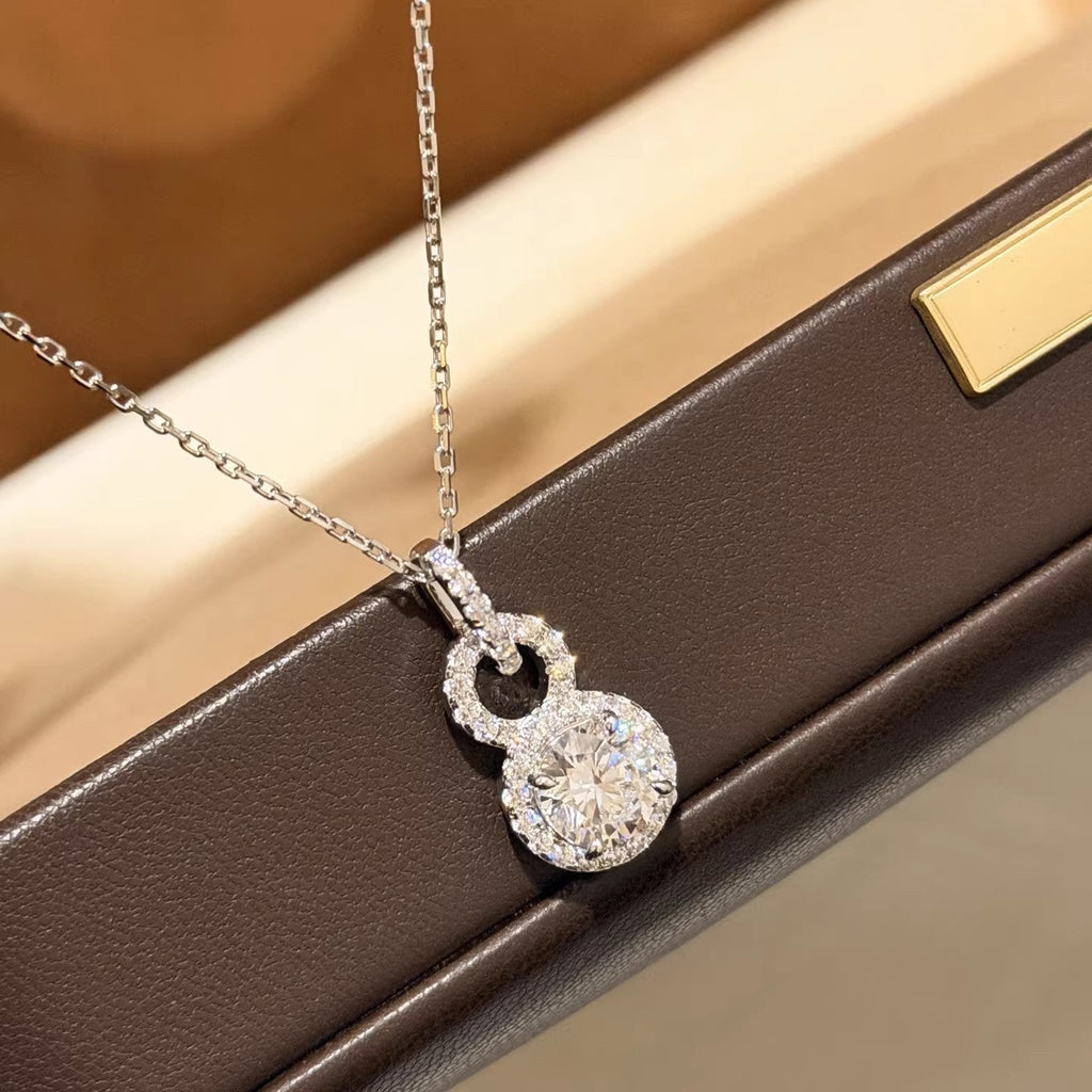 Light Luxury Moissanite Pendant Necklace For Women, High-end Elegant Titanium Steel Clavicle Chain, Noble Shiny Jewelry Wholesale