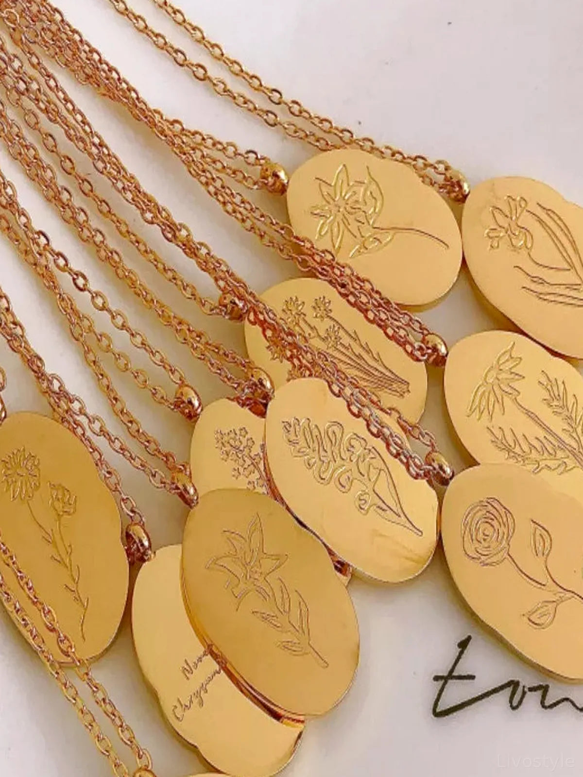 18K Gold-Plated Engraved Floral Pendant Necklace