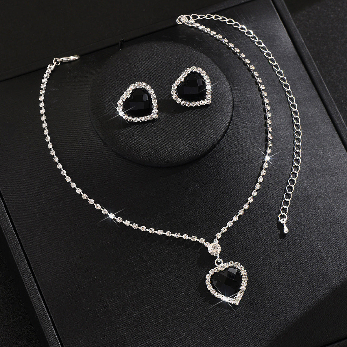 Cross-Border Heart Pendant Necklace Earrings For Women New Simple Cool Style Accessories Personalized Niche Design Clavicle Chain