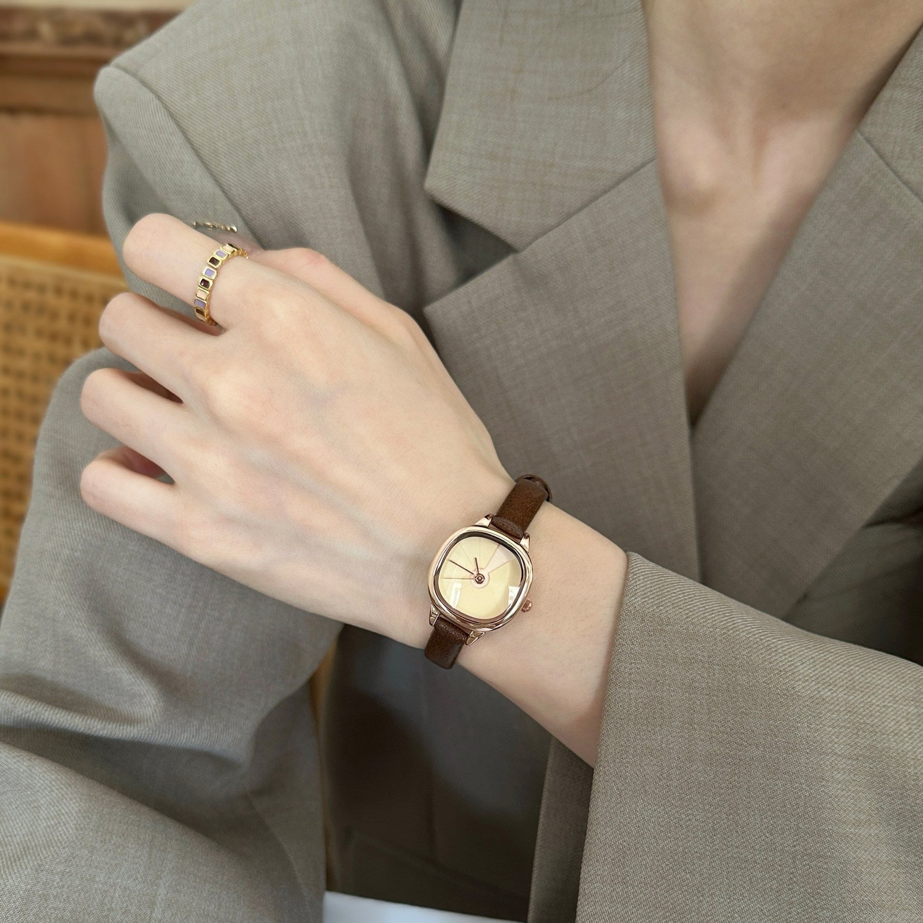 Retro Student Watch With A Spiral Staircase Design