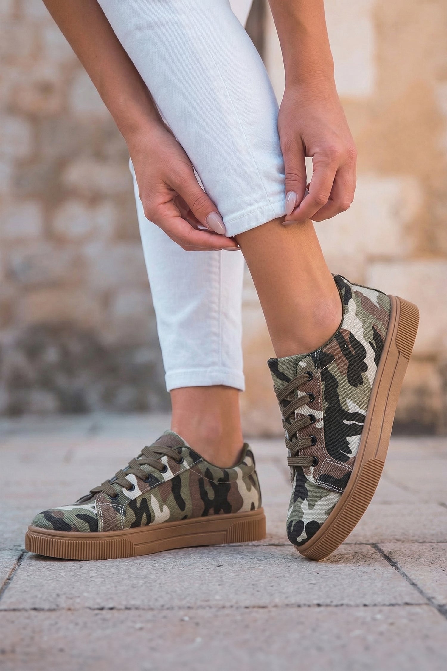 Four Leaf Clover Camouflage Print Lace-up Flat Shoes
