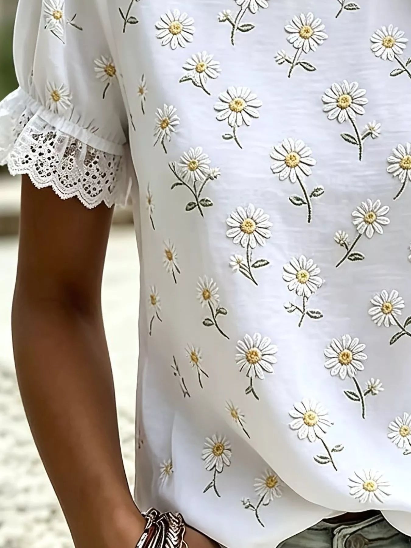 Plus Size Daisy Lace Detail Puff Sleeve T-Shirt