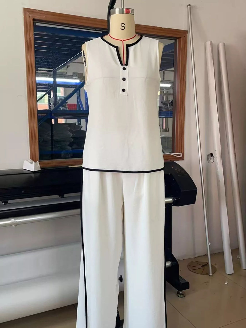 Full Size Contrast Trim Sleeveless Top and Pants Set Plus Size