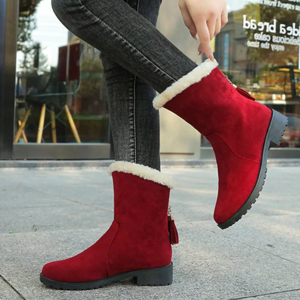 Round Toe Plush Lined Boots