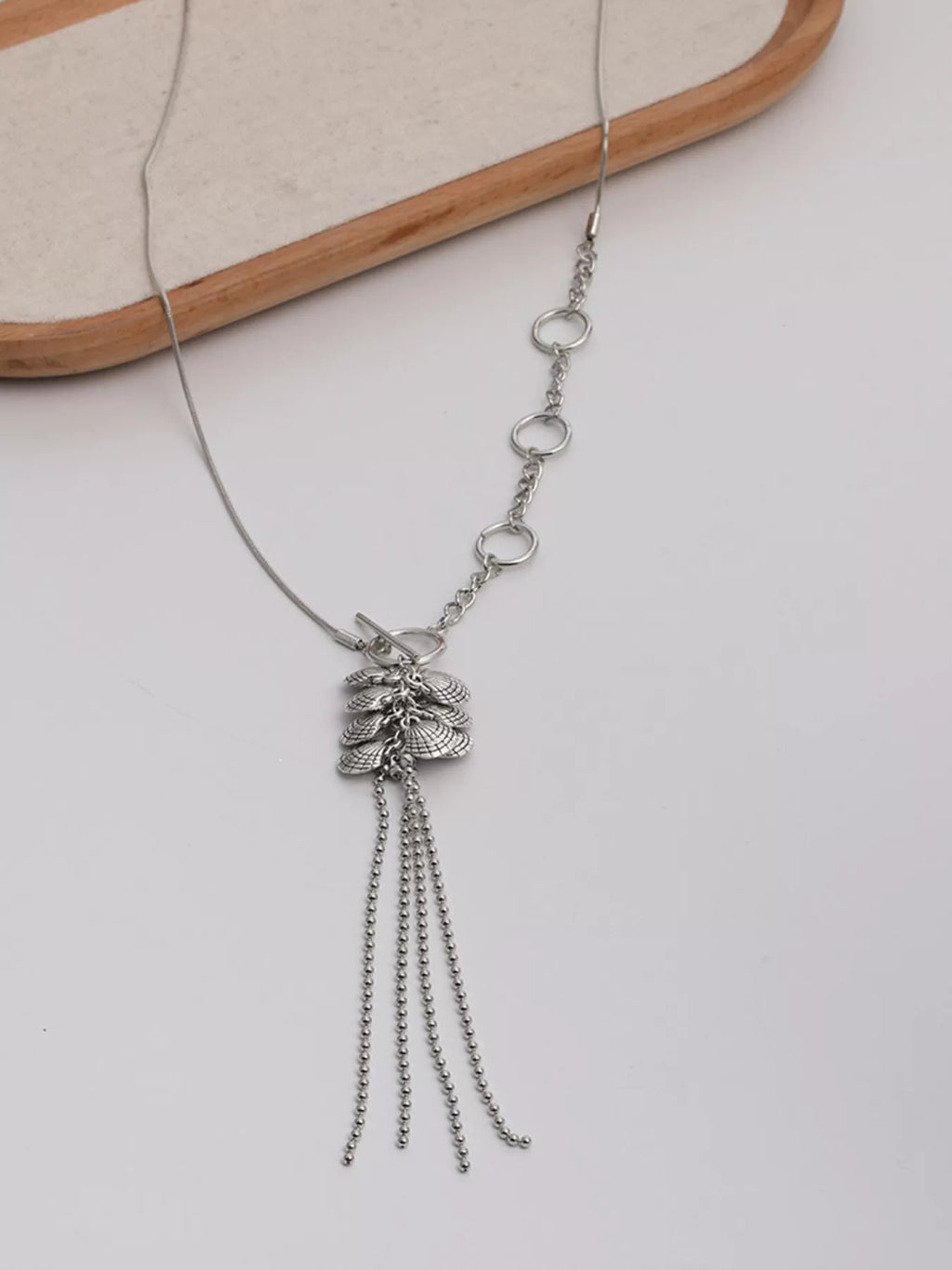 Elegant Leaf Tassel Pendant Necklace