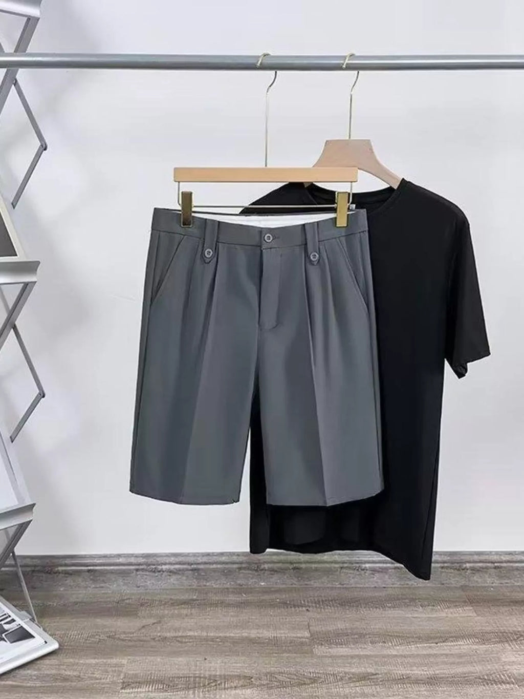 Men's Pleated Relaxed-Fit Shorts