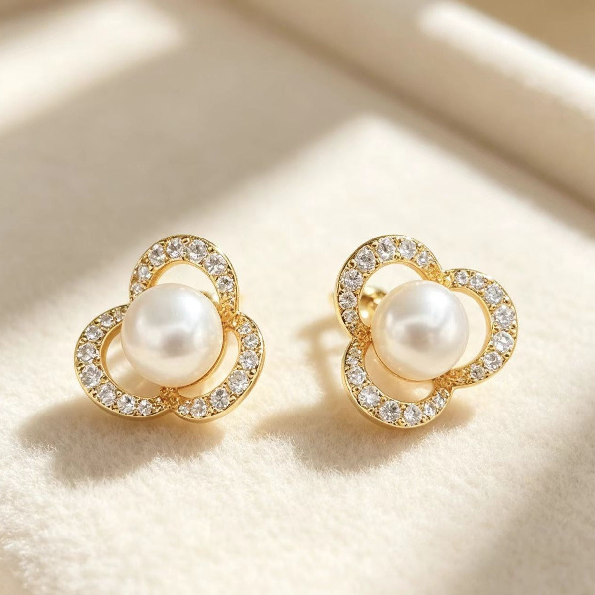 Hollow Four-Leaf Clover Diamond-Encrusted Champagne Pearl Womens Earrings