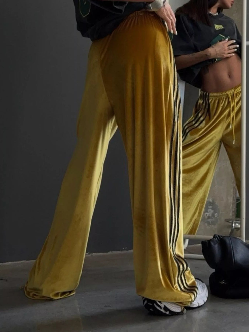Contrast Side Stripes Wide-Leg Pants