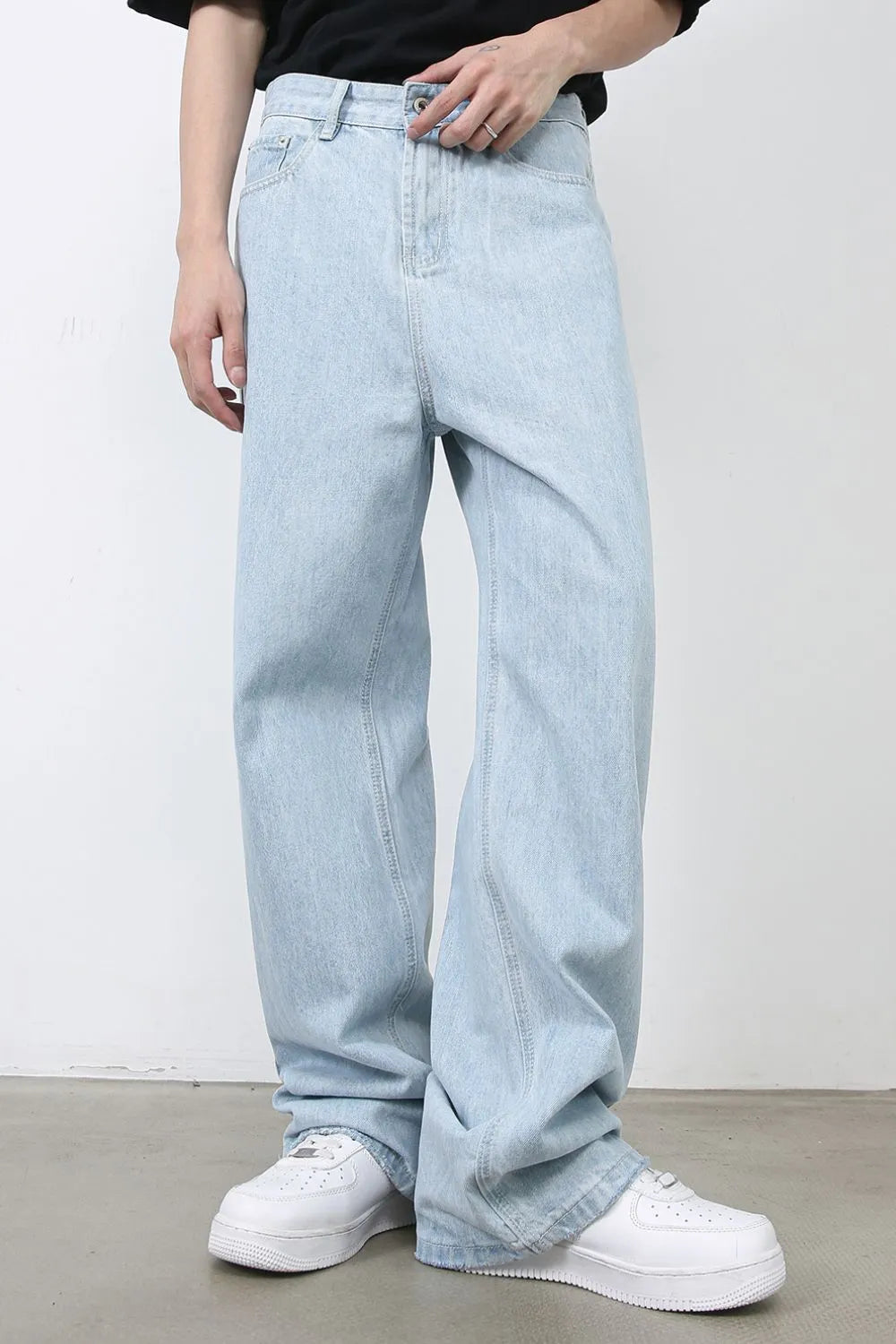 Men's Loose Fit Jeans with Pockets