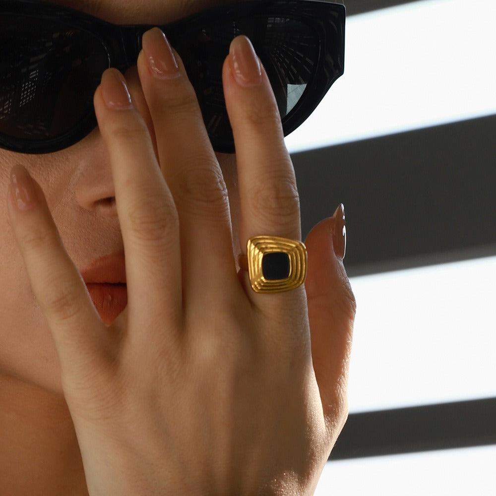 18K gold geometric shape with texture design classic fashion ring