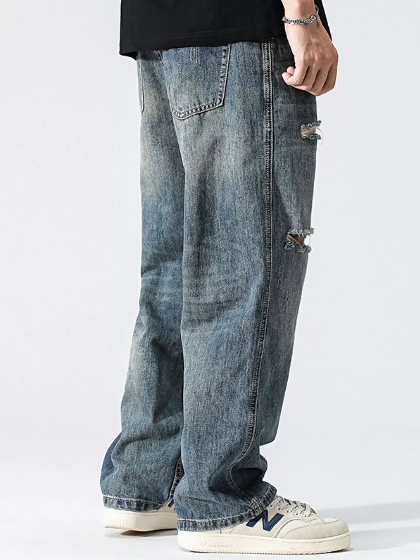 Men's Distressed Loose Fit Jeans