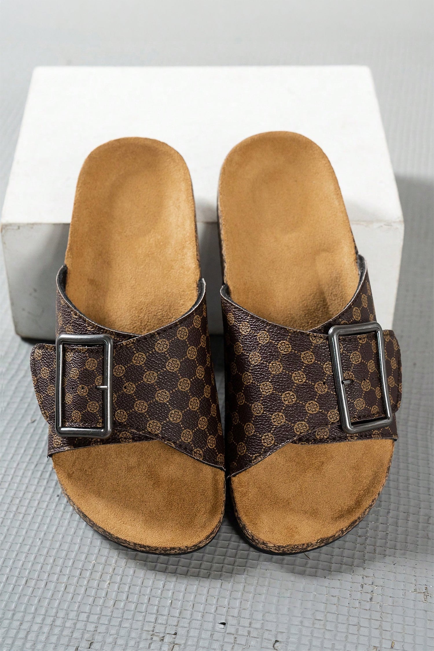 Color black Retro Geometric Print Buckle Strap Flat Slippers