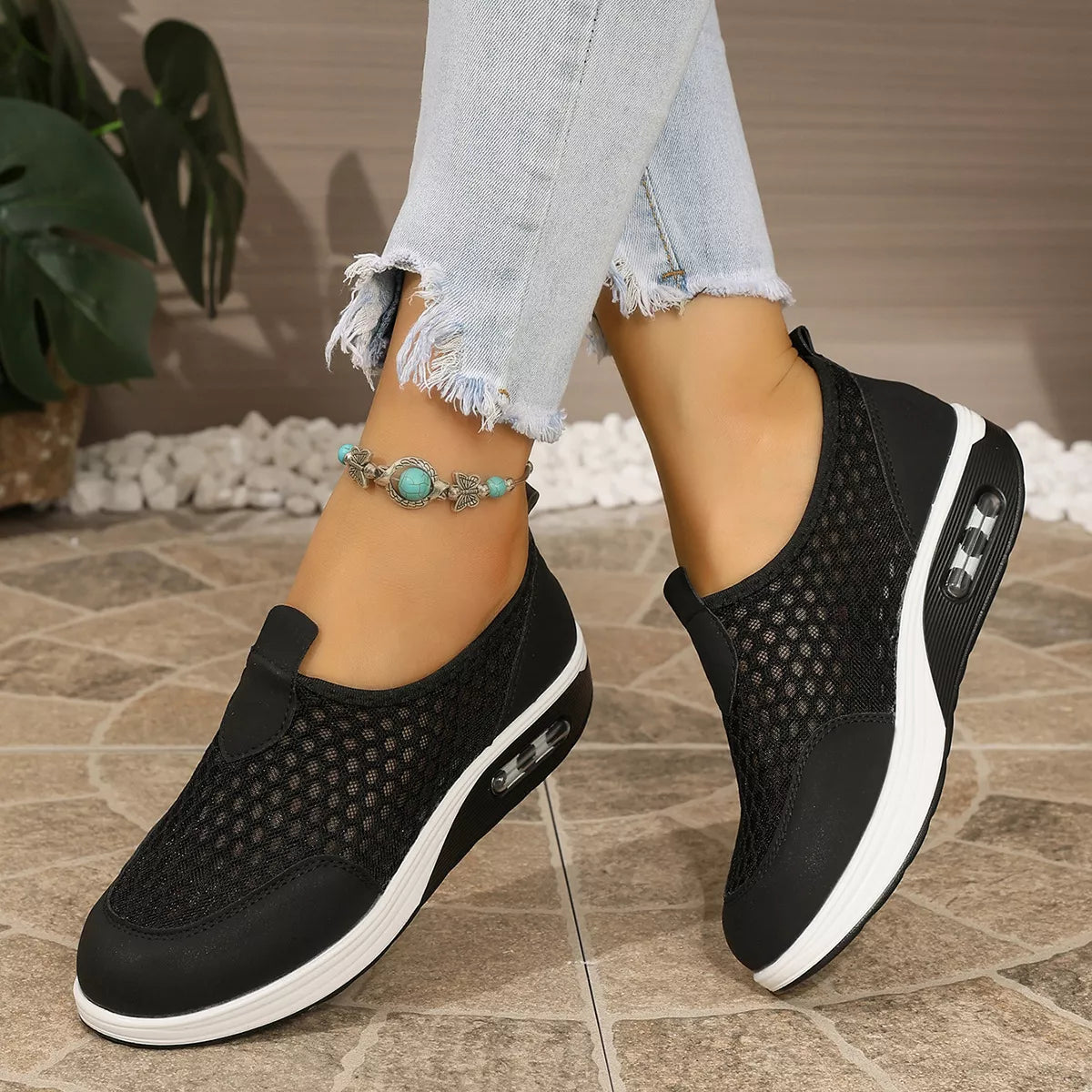 Round Toe Mesh Sneakers
