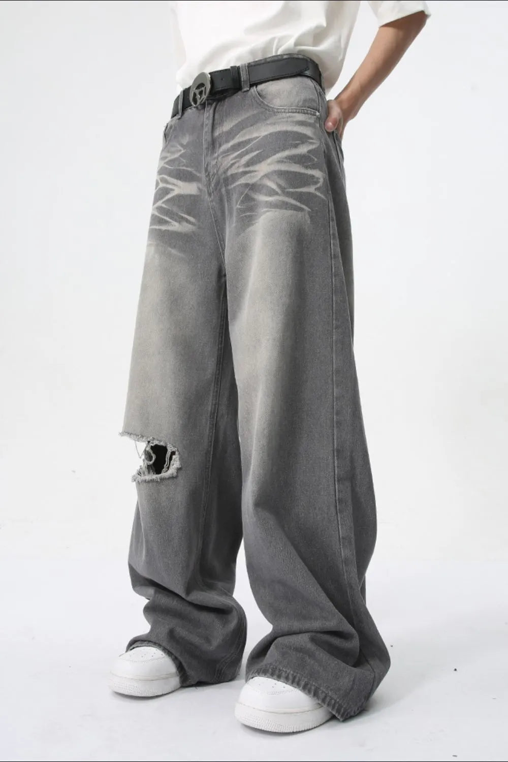 Distressed Wide Leg Jeans with Pockets