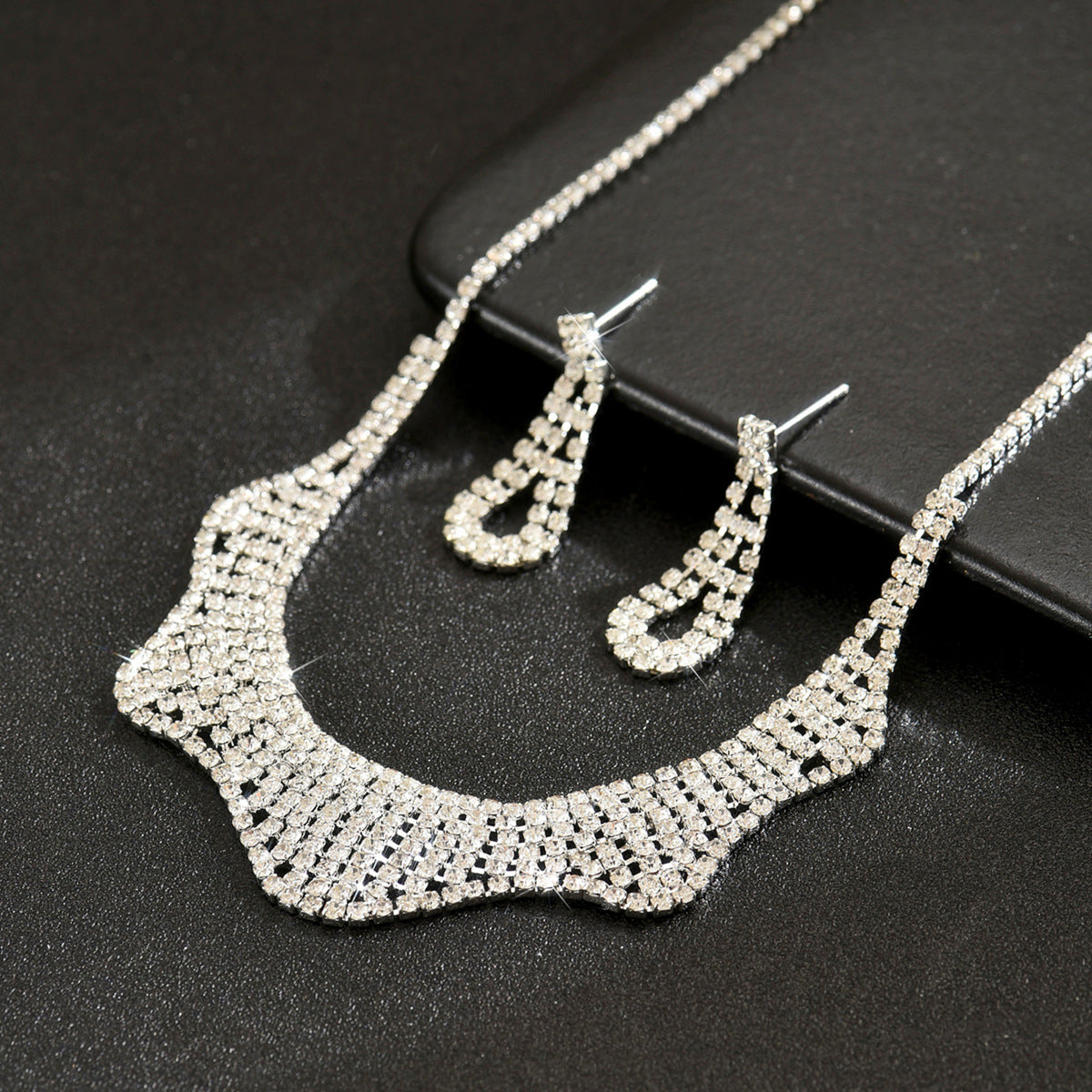 Women 2 Pcs Wavy Rhinestone Jewelry Set,Choker Necklace And Hollow Teardrop Dangle Earrings,Glamour Costume Accessories For Wedding Banquet Party Occasion