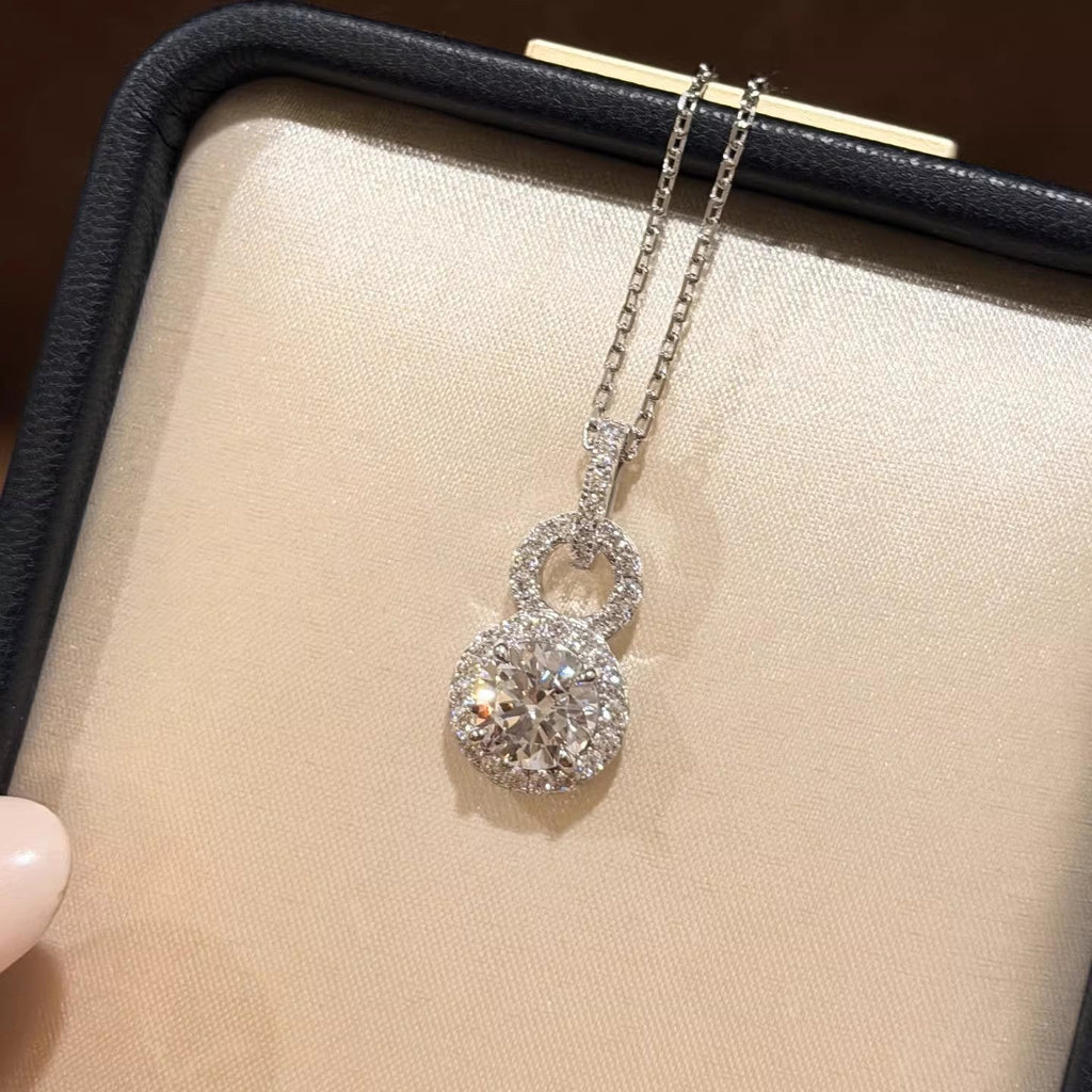 Light Luxury Moissanite Pendant Necklace For Women, High-end Elegant Titanium Steel Clavicle Chain, Noble Shiny Jewelry Wholesale