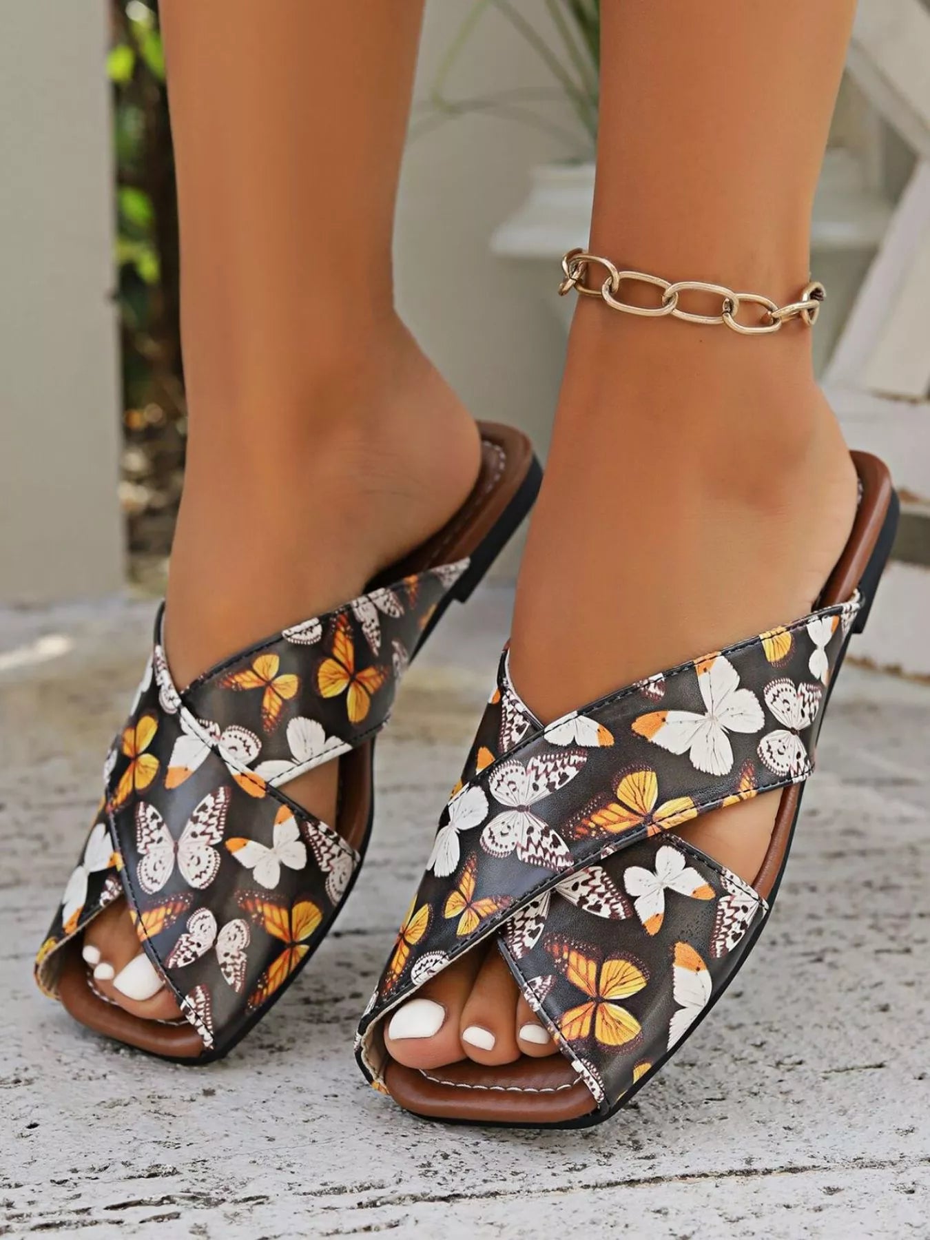 Floral Print Crisscross Sandals