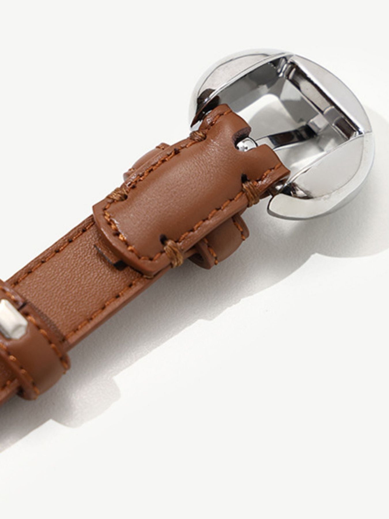 Round Buckle Leather Belt