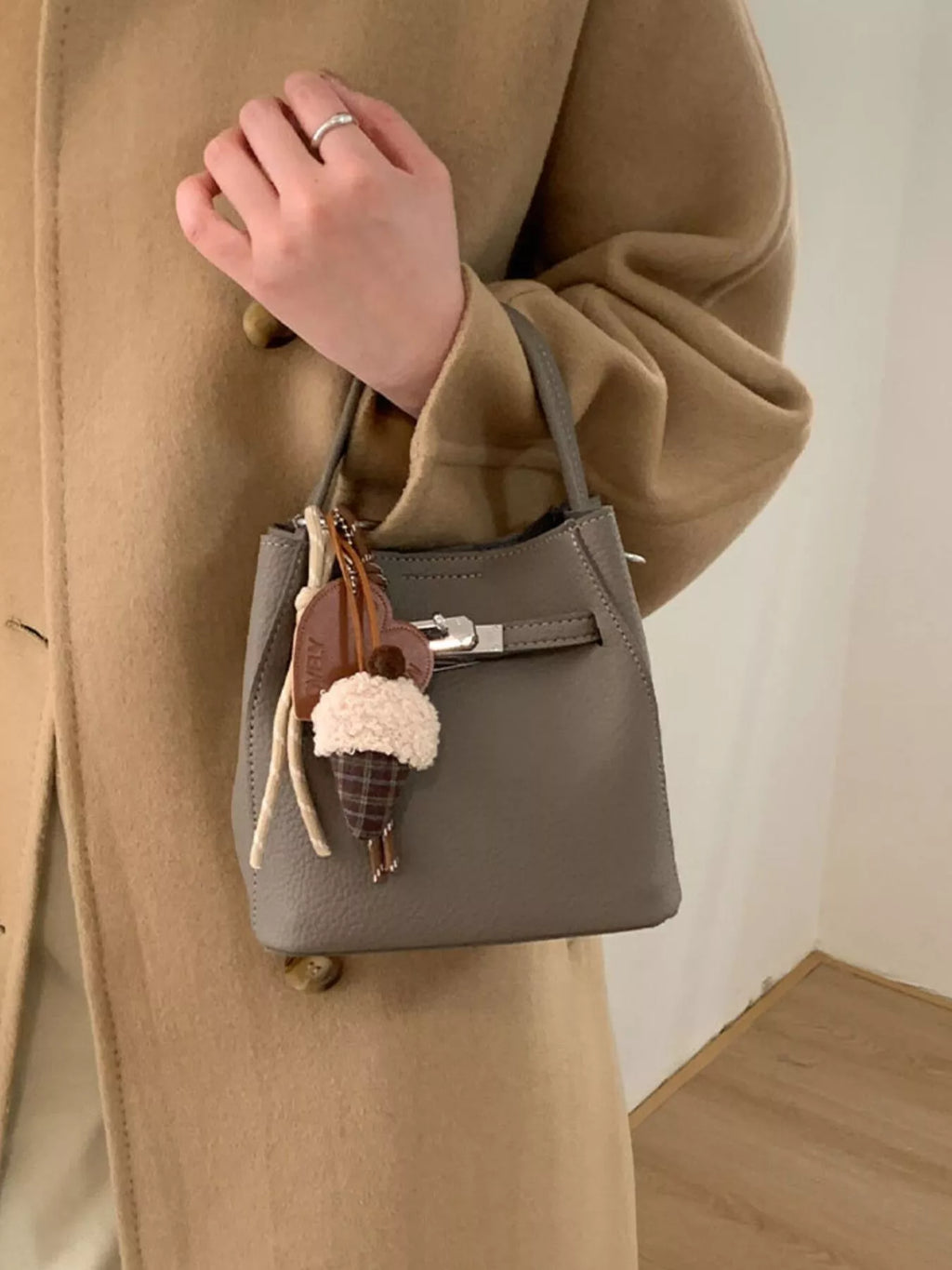 Lock Detail Crossbody Bag