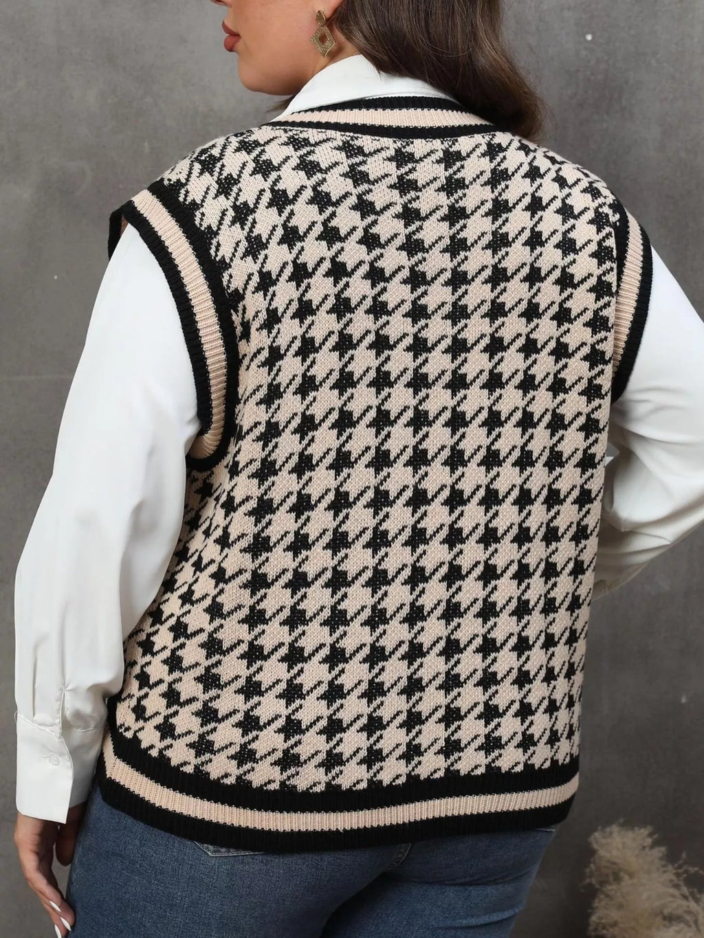 Plus Size Houndstooth V-Neck Knit Sweater Vest