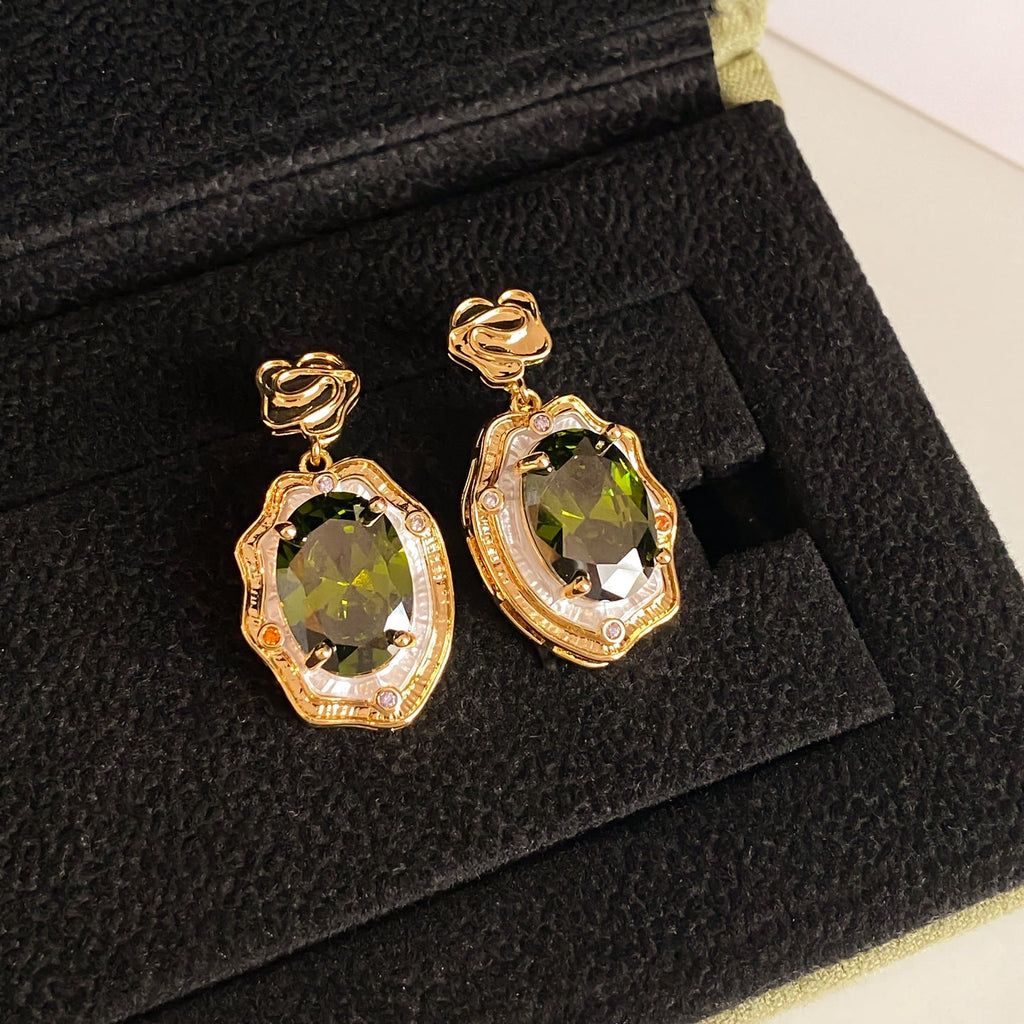 New Fashion Versatile Elegant Emerald Green Teardrop Earrings For Women High End Colored Gemstone Niche Design Ear Jewelry Wholesale