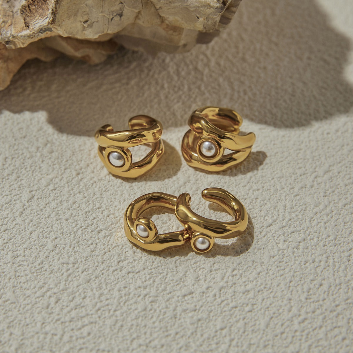 18K gold geometric hollow inlaid pearl design exquisite and fashionable earrings, bracelets and necklaces set