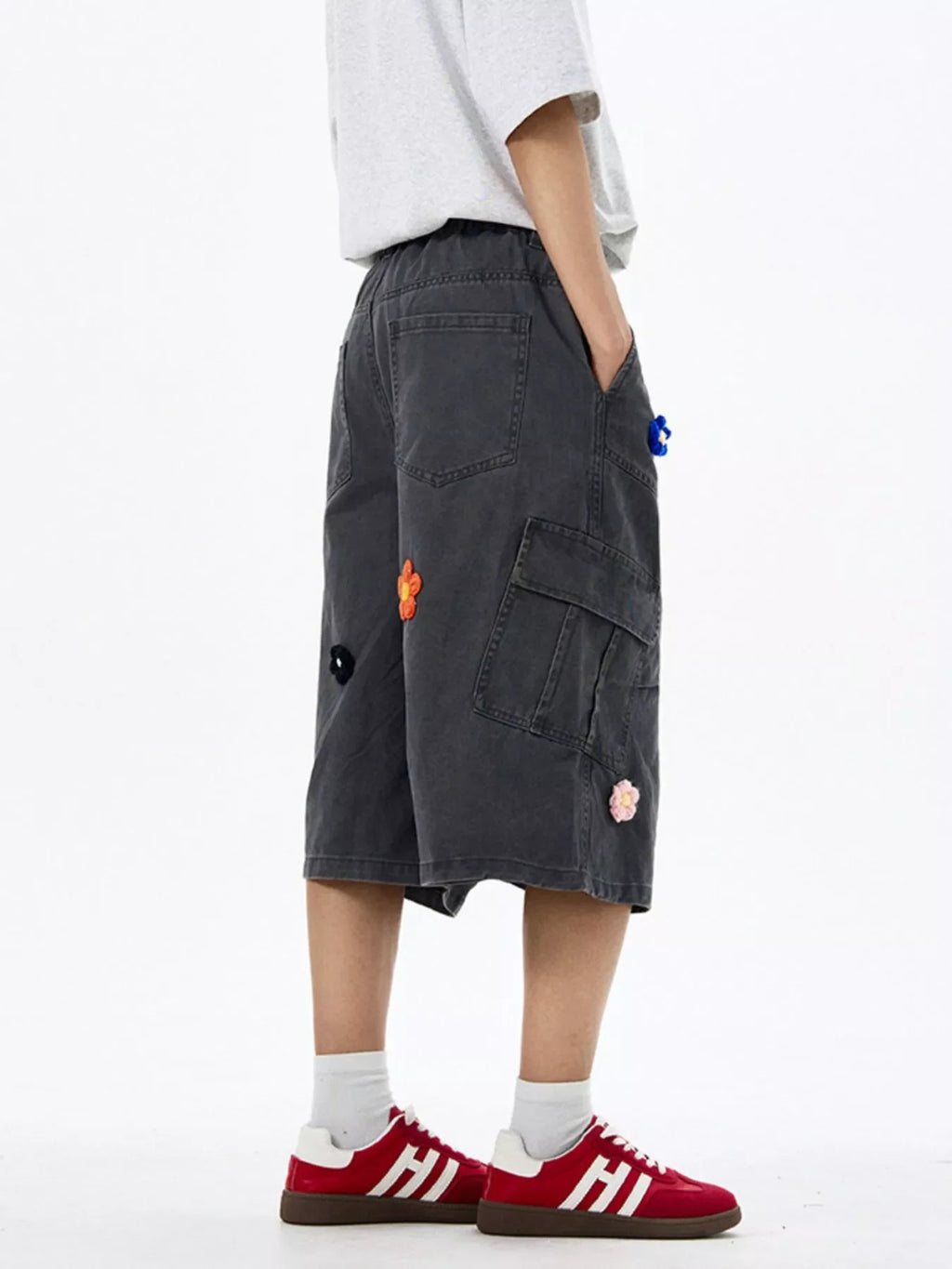 Men's Floral Appliqued Wide-Leg Cargo Shorts