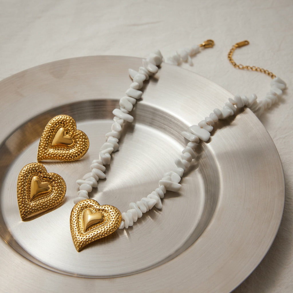18K gold heart-shaped earrings and necklace set with exquisite texture design