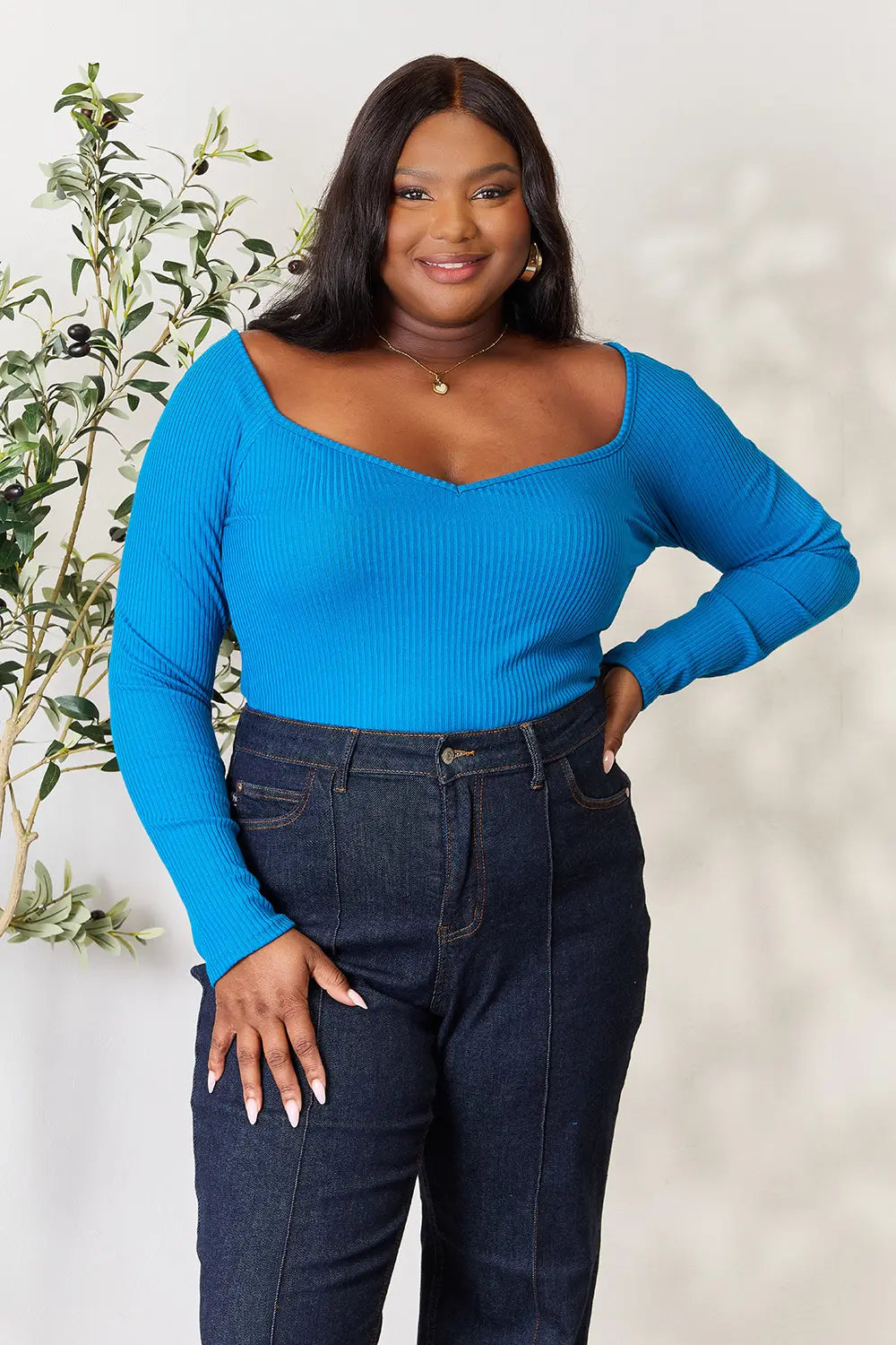 Sweetheart Neckline Knit Top with Moderate Stretch