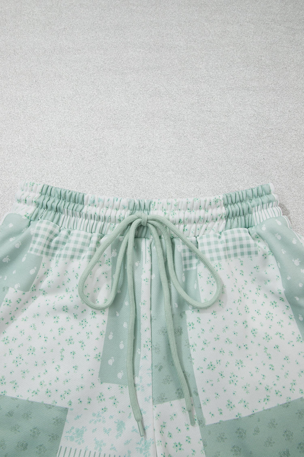 Light Pink Patchwork Floral Print Drop Shoulder Baggy Pullover Drawstring Shorts Set
