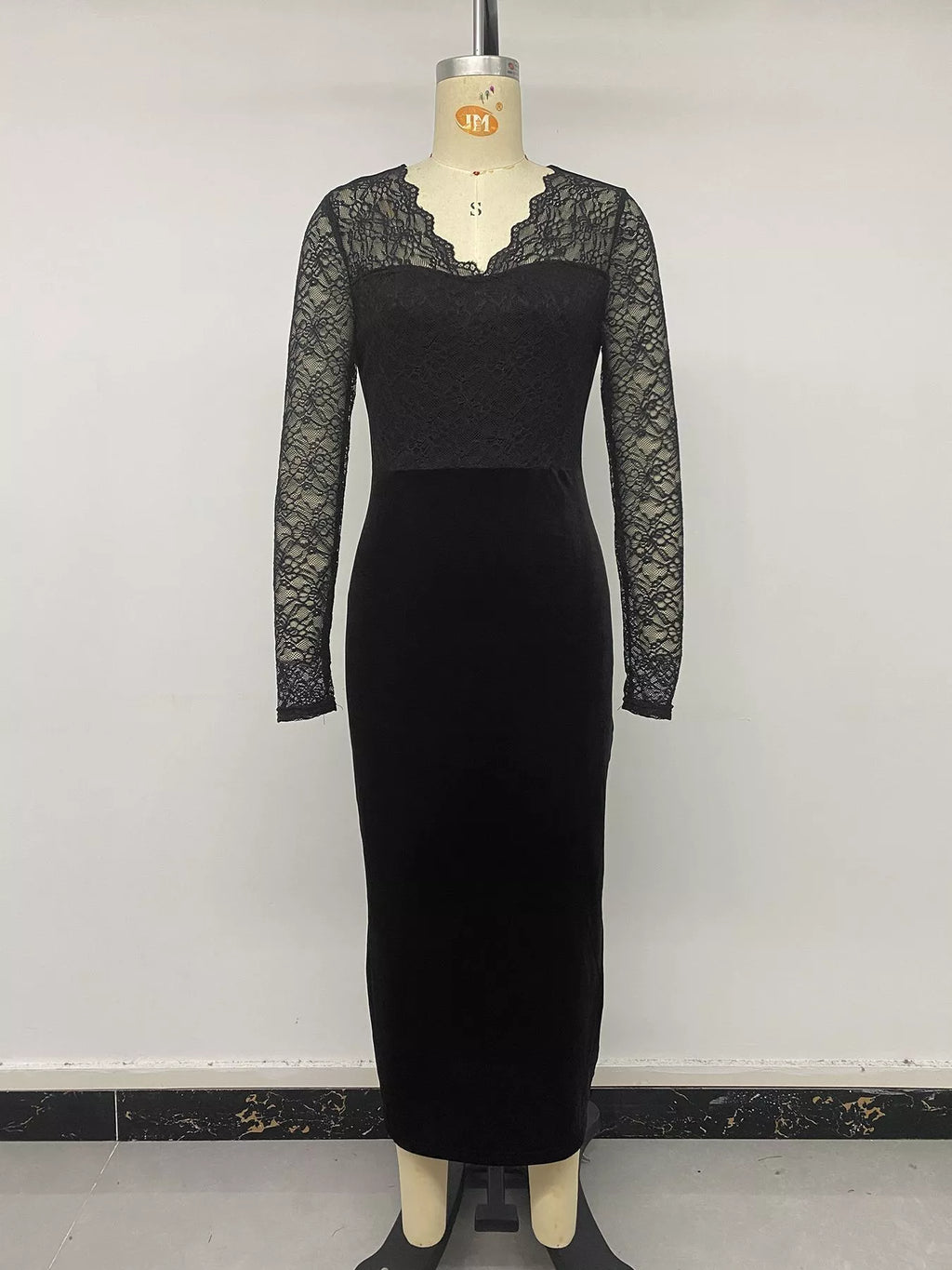 Elegant Lace and Velvet Midi Dress