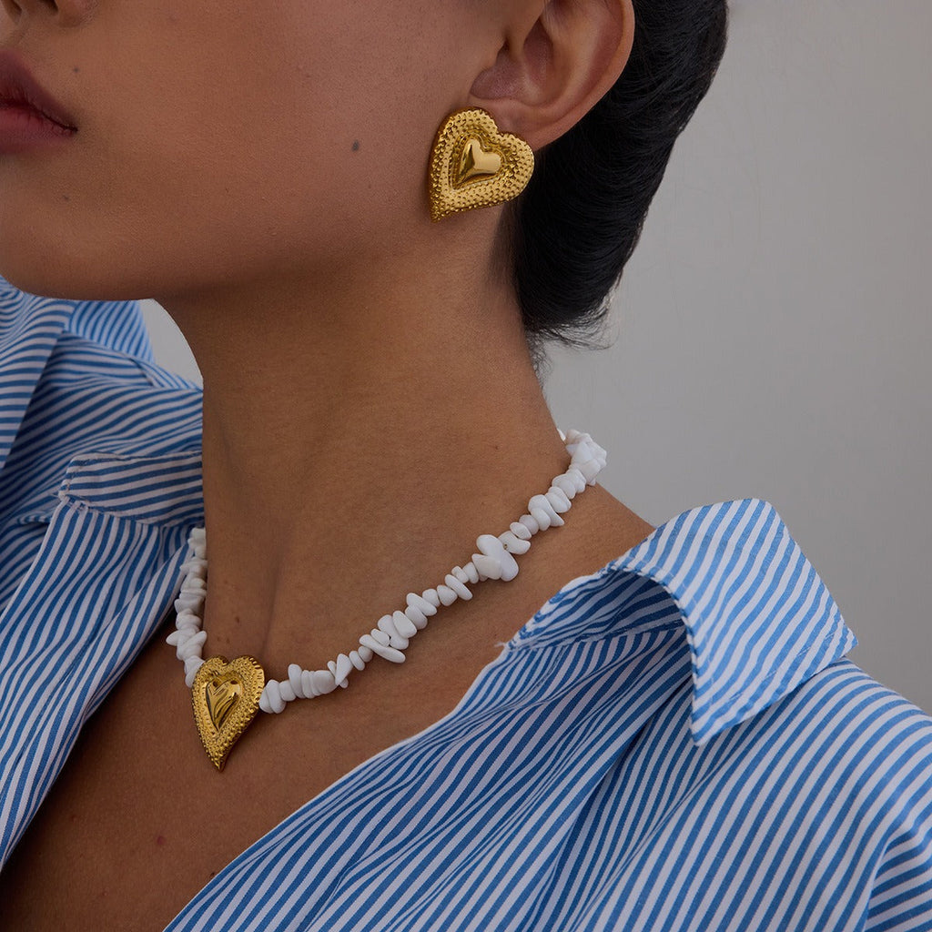 18K gold heart-shaped earrings and necklace set with exquisite texture design