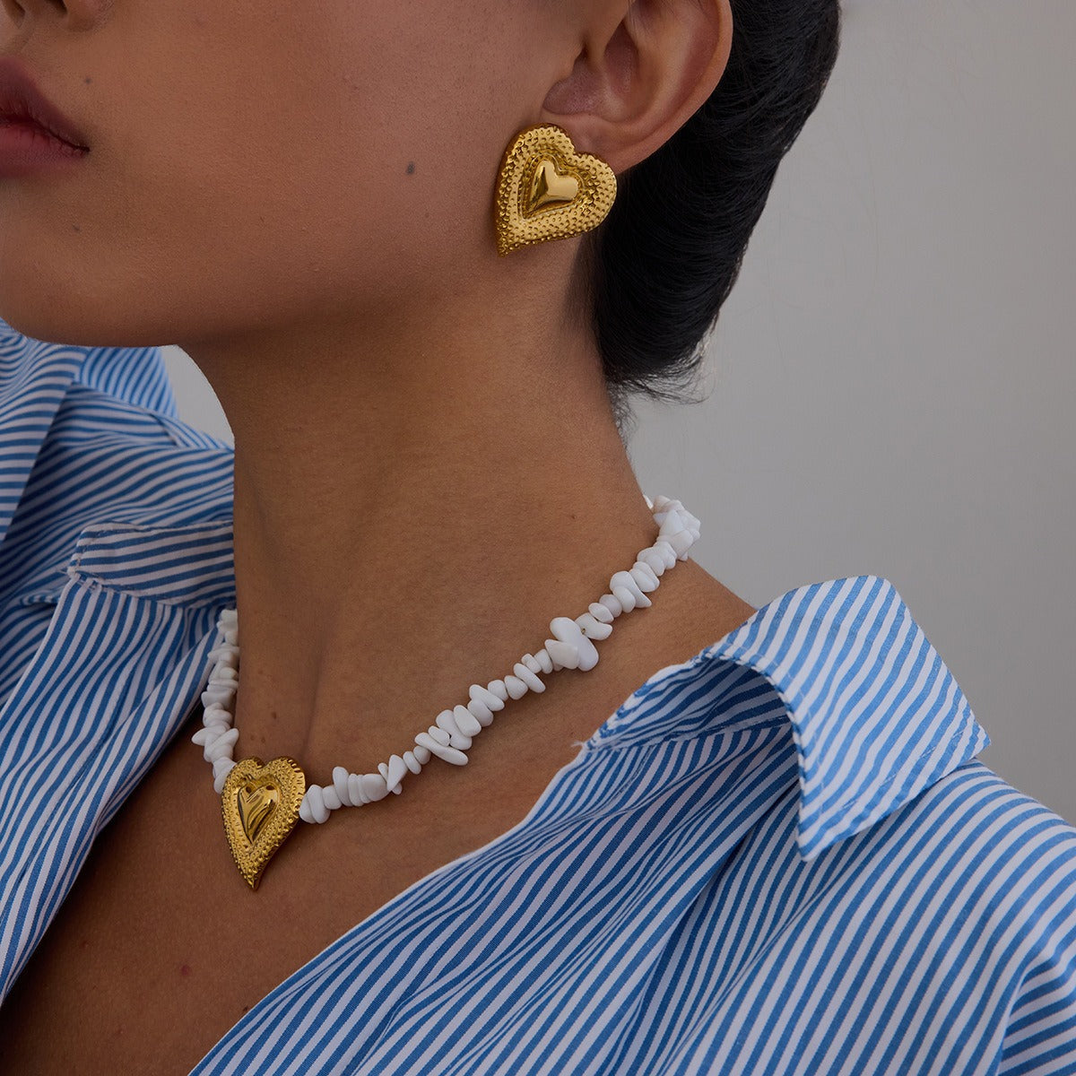 18K gold heart-shaped earrings and necklace set with exquisite texture design