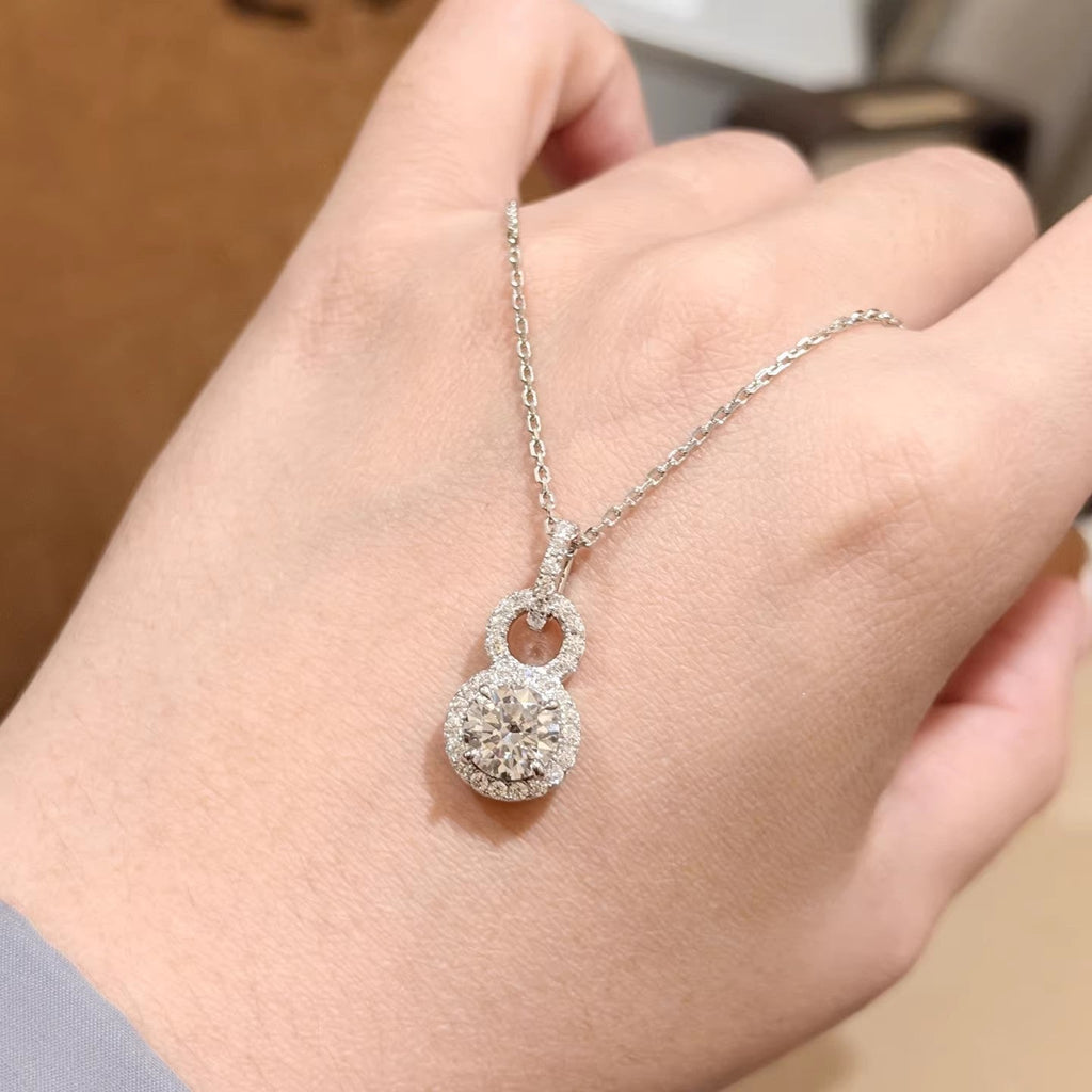 Light Luxury Moissanite Pendant Necklace For Women, High-end Elegant Titanium Steel Clavicle Chain, Noble Shiny Jewelry Wholesale