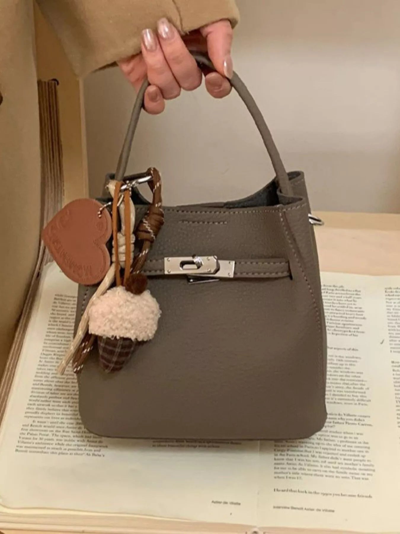 Lock Detail Crossbody Bag
