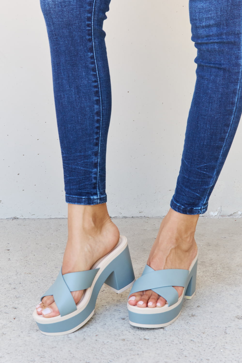 Crisscross Strap Platform Block Heel Sandals – Misty Blue