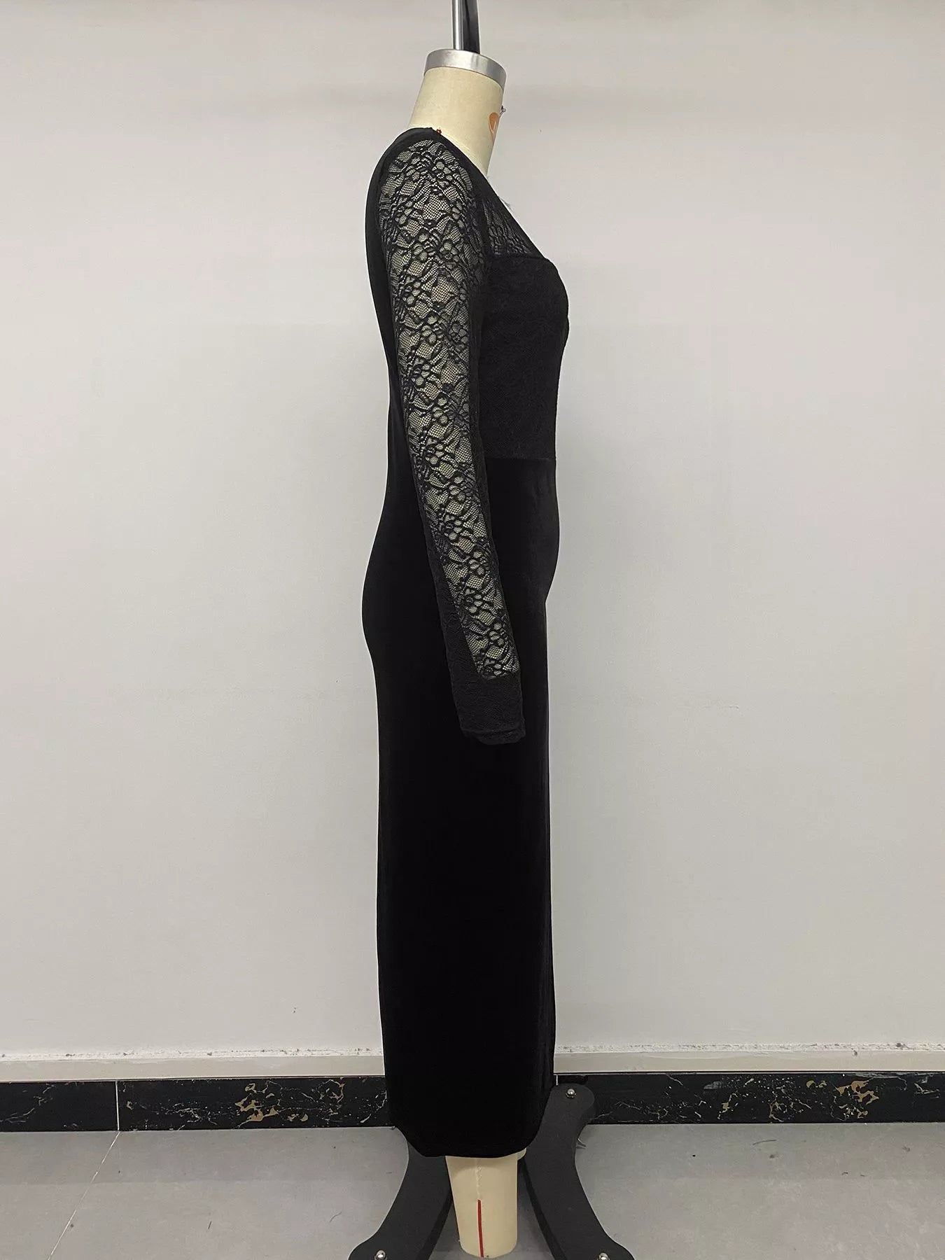 Elegant Lace and Velvet Midi Dress