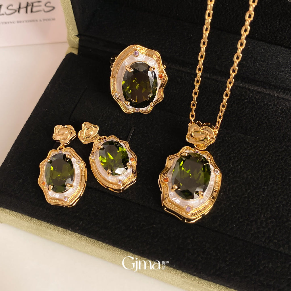 New Fashion Versatile Elegant Emerald Green Teardrop Earrings For Women High End Colored Gemstone Niche Design Ear Jewelry Wholesale