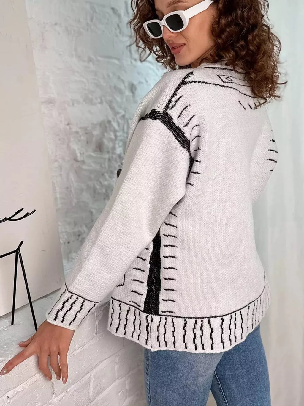 Contrast Graphic V-Neck Button-Down Cardigan