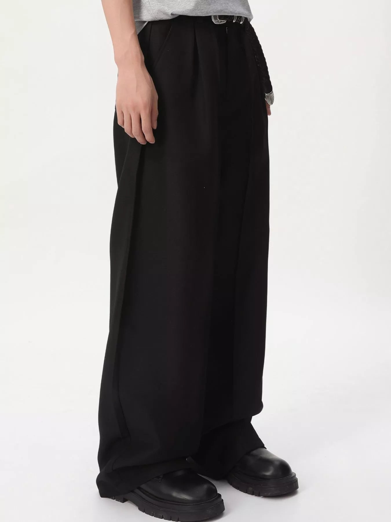 Men's Wide-Leg Pleated Pants