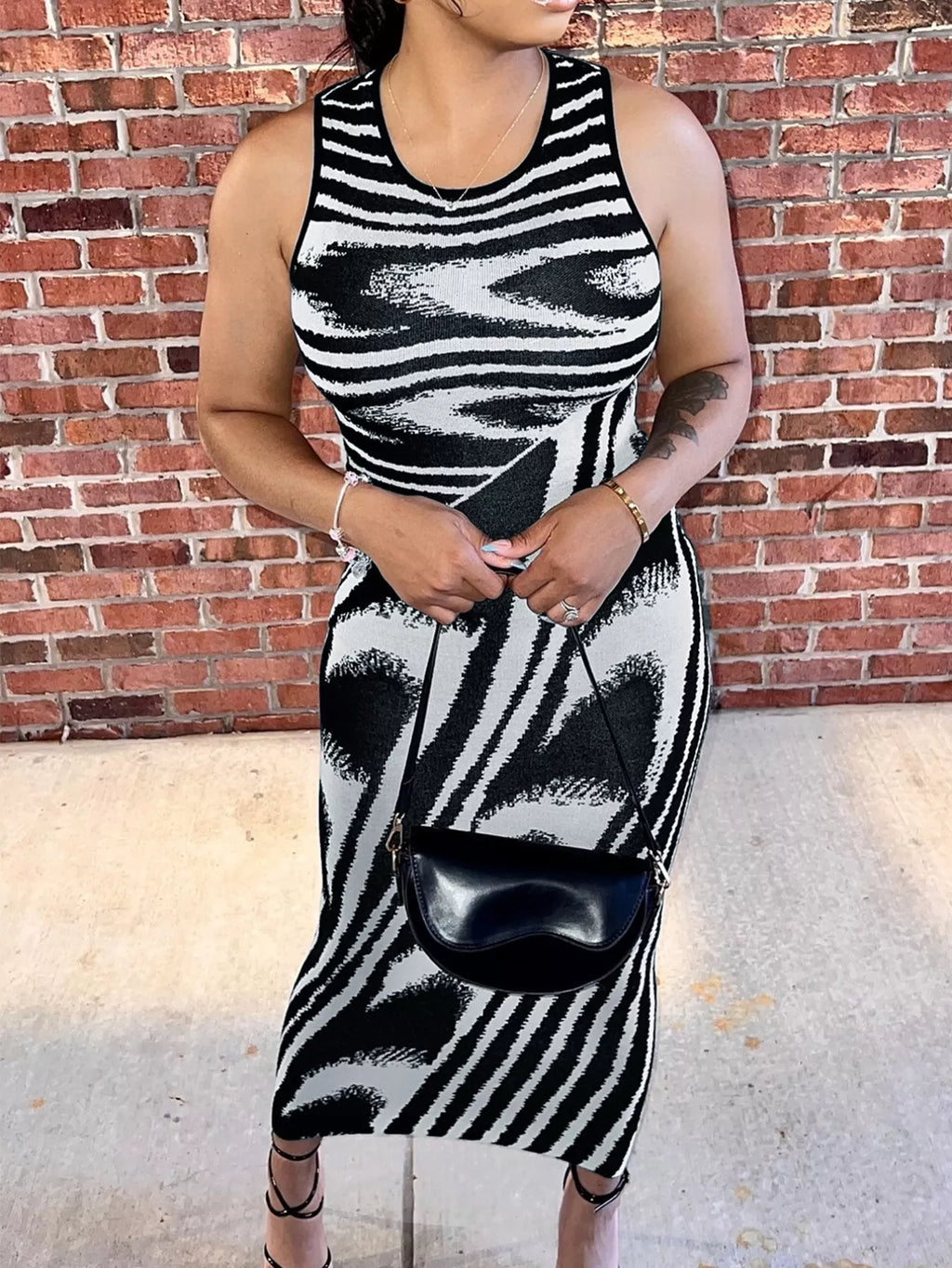 Sleeveless Bodycon Maxi Dress with Abstract Print