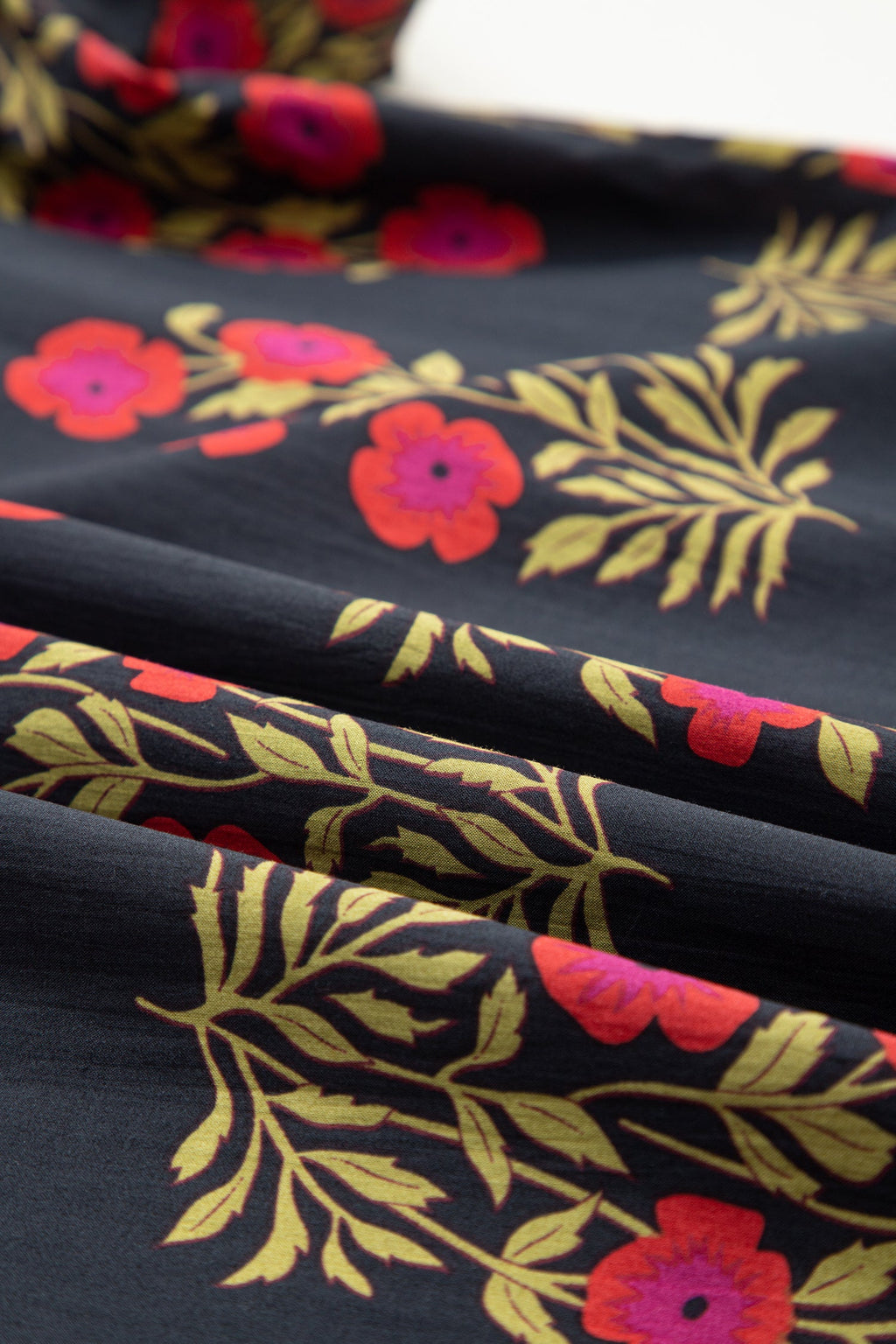 Black Plus Size Floral Print Ricrac Striped Trim Short Sleeve Cotton Blouse